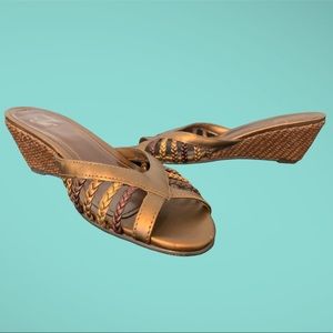 Metallic Leather Peep-toe Kitten Heel Sandals Size 7